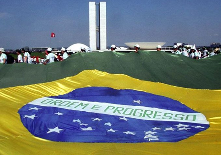 bandeira-do-brasil-em-brasilia